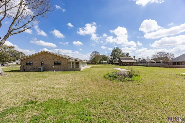 $385,000 | 1973 Antonio Road, Port Allen, LA 70767