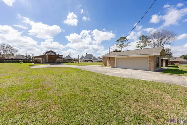 $385,000 | 1973 Antonio Road, Port Allen, LA 70767