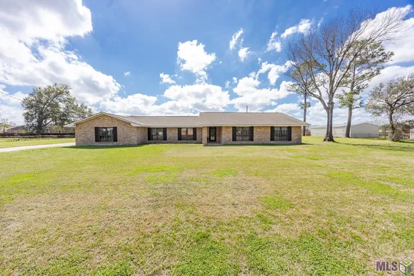 $385,000 | 1973 Antonio Road, Port Allen, LA 70767