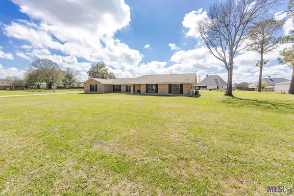 $385,000 | 1973 Antonio Road, Port Allen, LA 70767