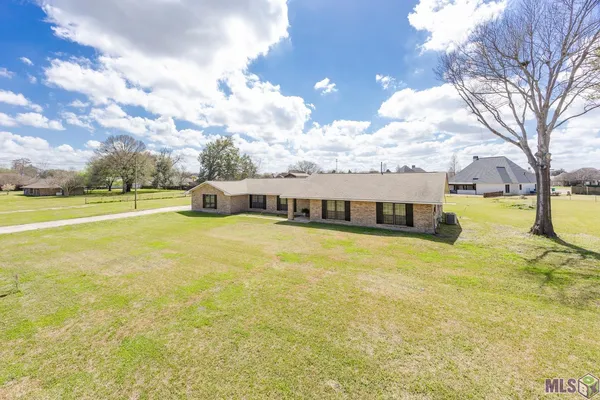 $385,000 | 1973 Antonio Road, Port Allen, LA 70767