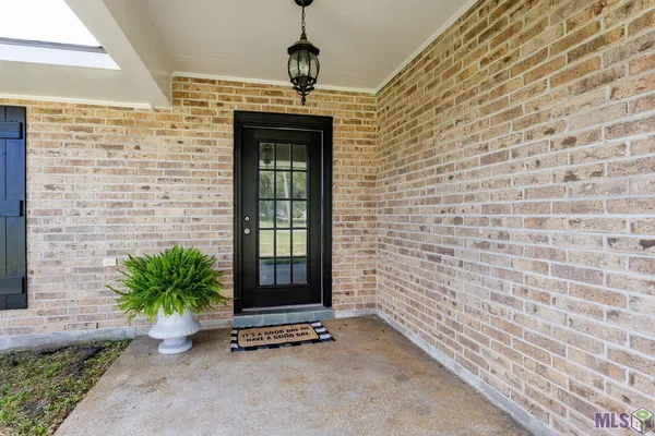 $385,000 | 1973 Antonio Road, Port Allen, LA 70767