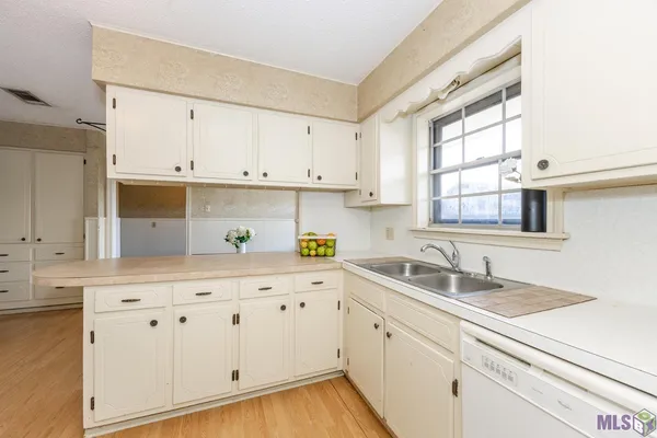 $385,000 | 1973 Antonio Road, Port Allen, LA 70767