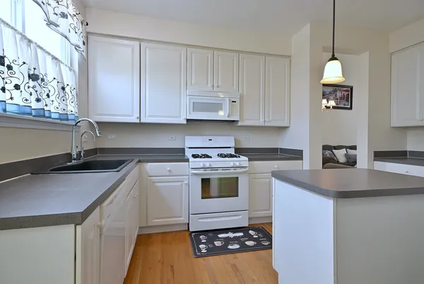 $459,900 | 230 Stickley Lane, Lake In The Hills, IL 60156