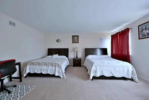 $459,900 | 230 Stickley Lane, Lake In The Hills, IL 60156