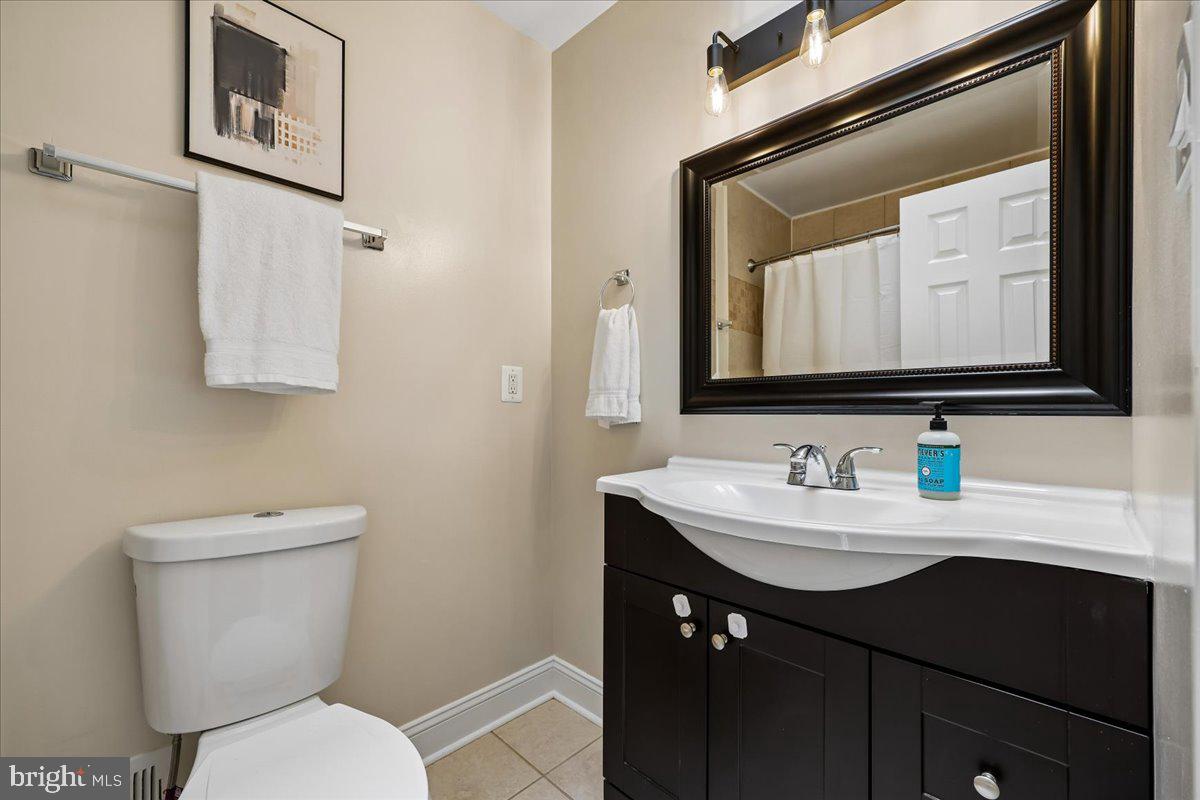10029 Pratt Place Silver Spring, MD 20910 - Photo 26 of 36 Hall Full Bathroom with Shower/Tub