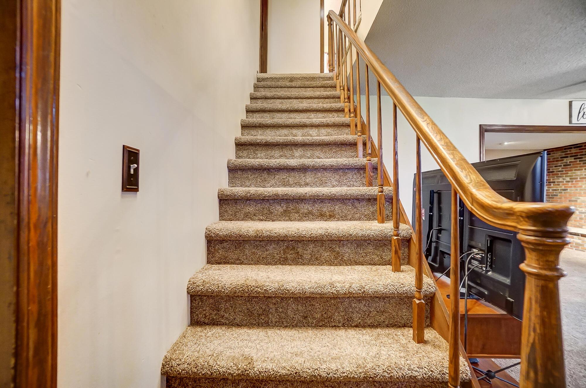 7311 Stout Road Circleville, OH 43113 - Photo 34 of 57 Staircase