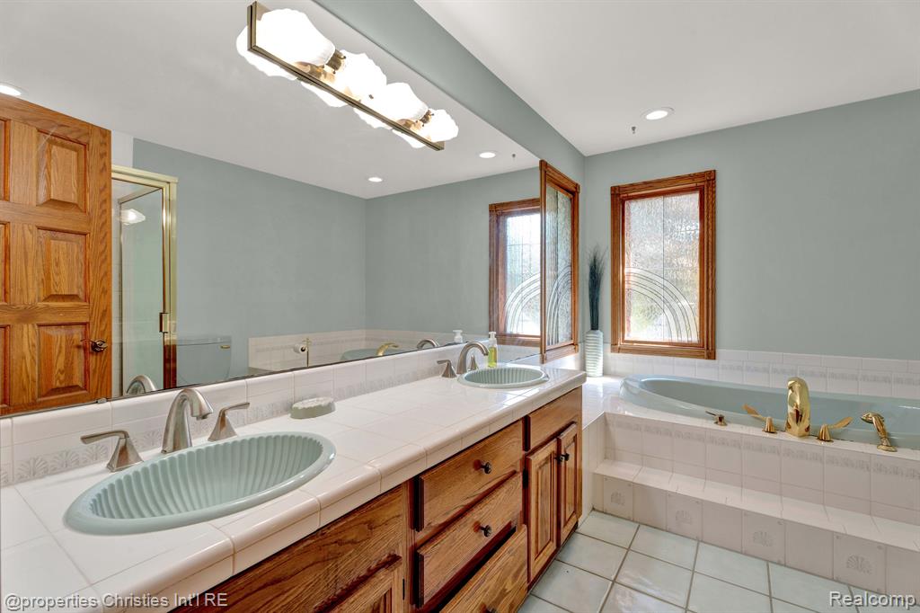 2160 Reagan Drive Rochester Hills, MI 48309 - Photo 26 of 60