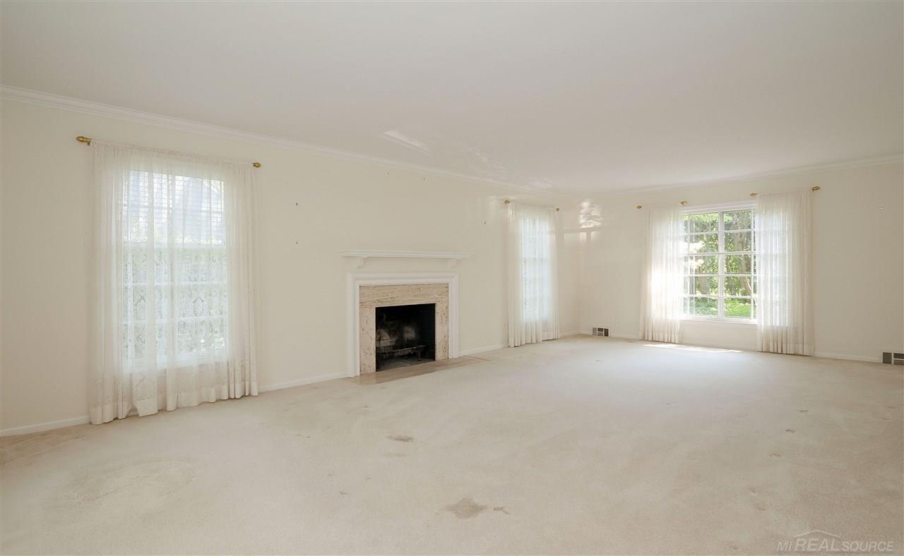 51 North Duval Road Grosse Pointe, MI 48236 - Photo 3 of 36 31349886-3.JPG