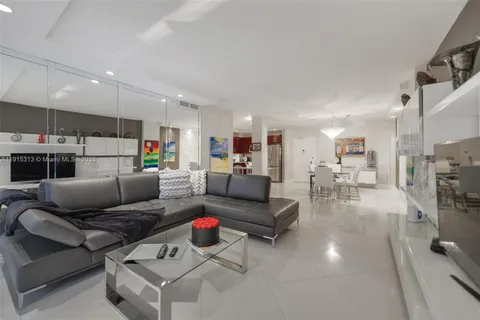 $749,000 | 1950 South Ocean Drive, Unit 5G, Hallandale Beach, FL 33009