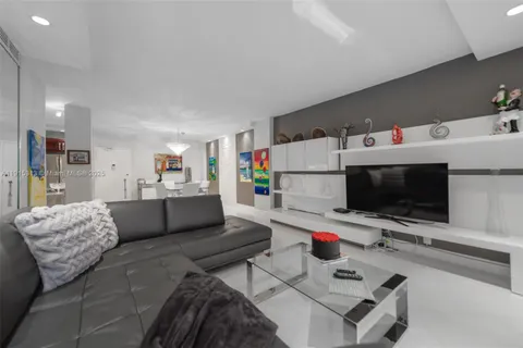 $749,000 | 1950 South Ocean Drive, Unit 5G, Hallandale Beach, FL 33009