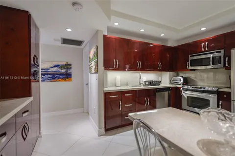 $749,000 | 1950 South Ocean Drive, Unit 5G, Hallandale Beach, FL 33009