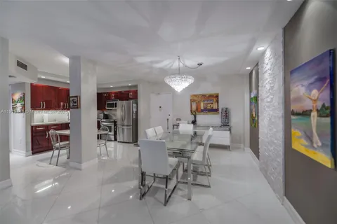 $749,000 | 1950 South Ocean Drive, Unit 5G, Hallandale Beach, FL 33009