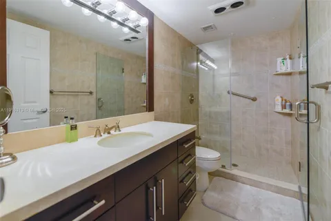 $749,000 | 1950 South Ocean Drive, Unit 5G, Hallandale Beach, FL 33009