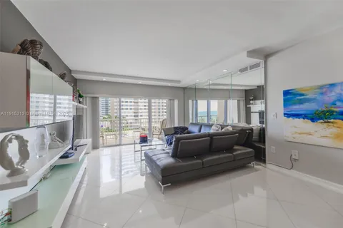 $749,000 | 1950 South Ocean Drive, Unit 5G, Hallandale Beach, FL 33009
