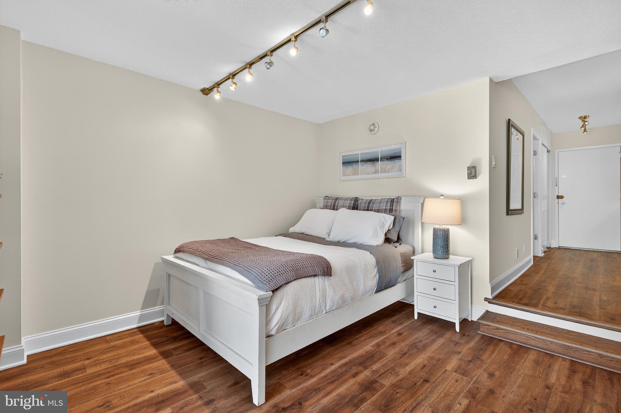 2201 L Street Northwest, Unit 316 Washington, DC 20037 - Photo 8 of 20 a room with a bed and a night stand