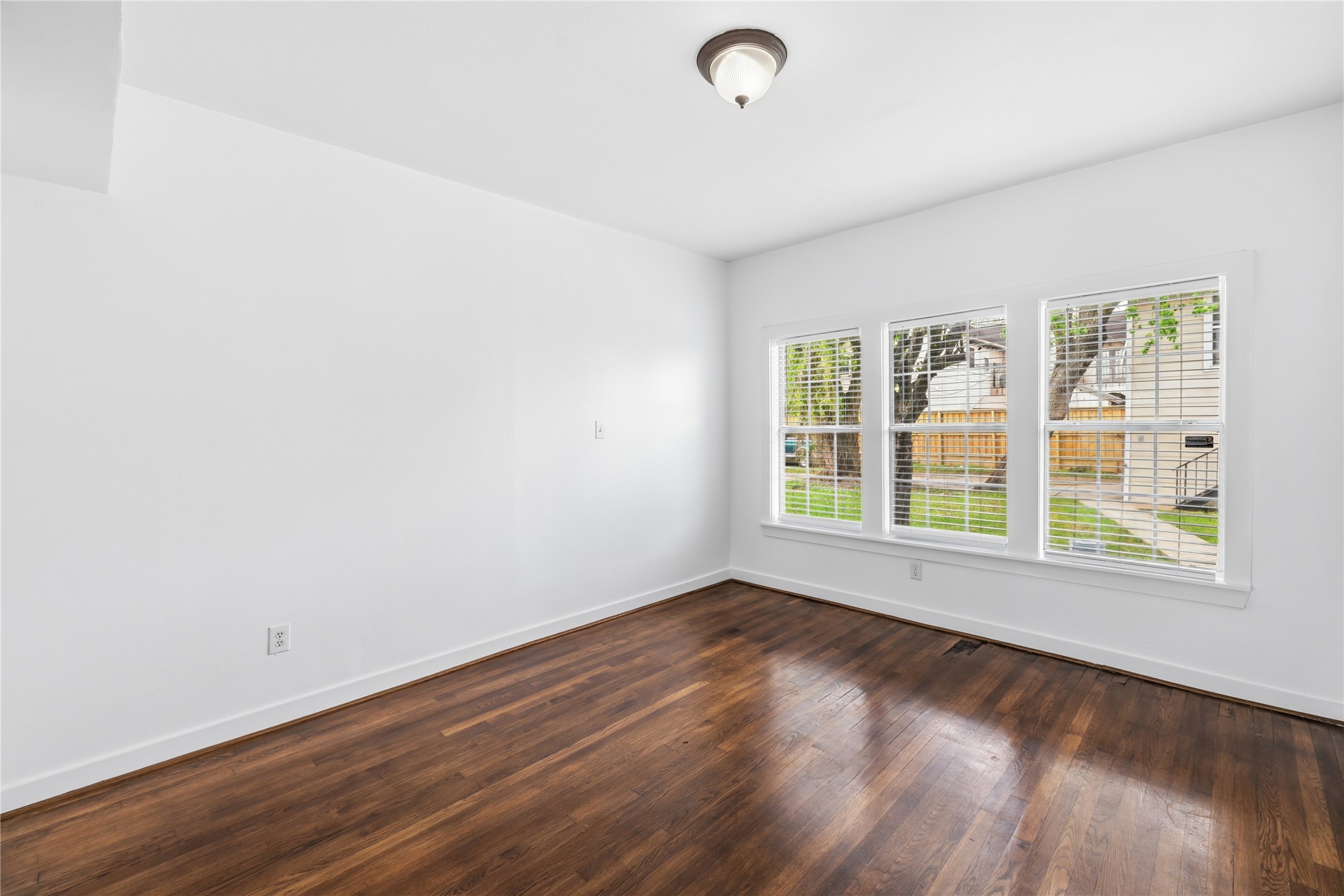2218 Arbor Street, Unit ABC Houston, TX 77004 - Photo 15 of 43 Secondary room that overlooks the backyard with ample sunlight. This space would make a great office or a guest bedroom.