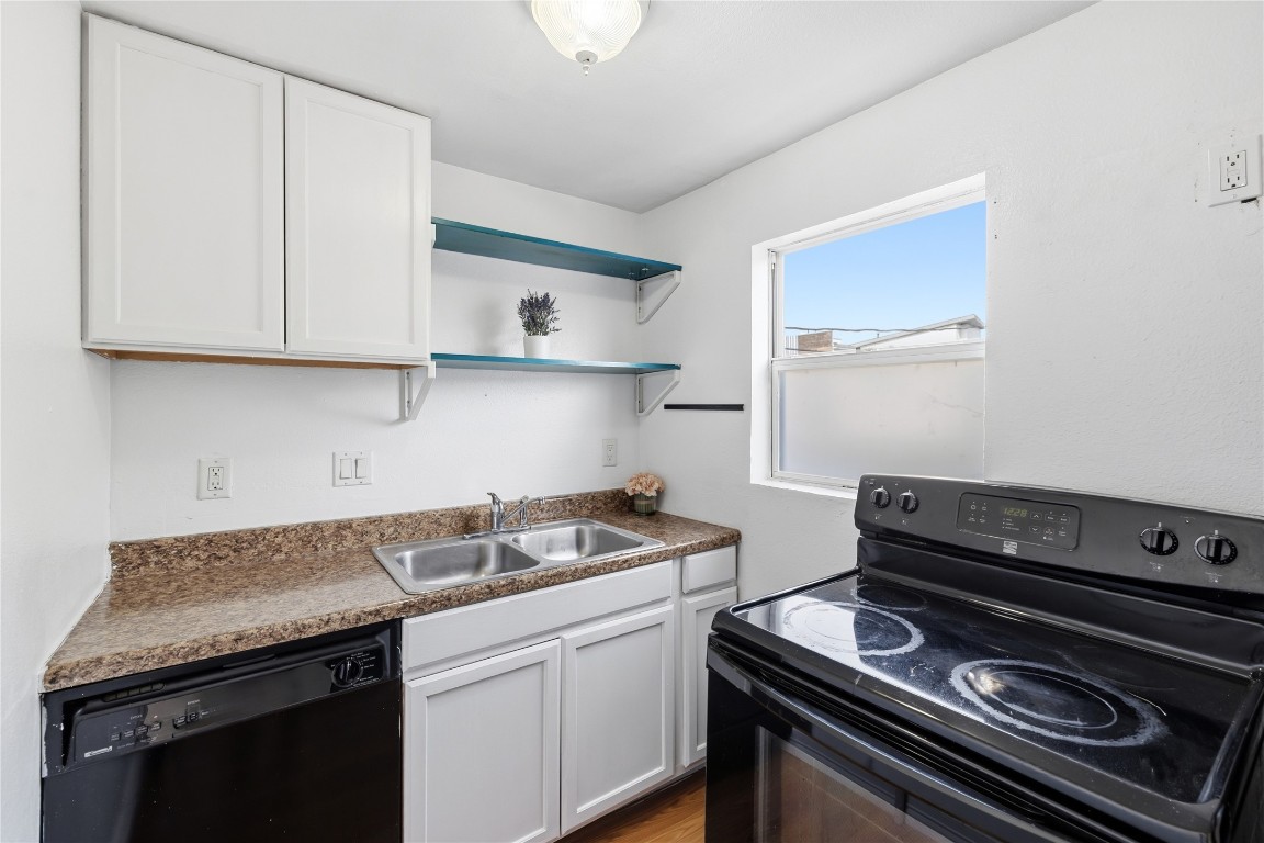 2218 Arbor Street, Unit ABC Houston, TX 77004 - Photo 32 of 43 This cozy kitchen is perfect for you chefs who are ready to show off your skills.