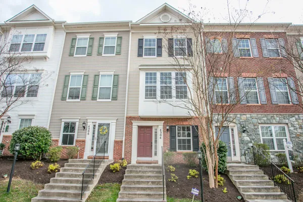 $435,000 | 4304 Potomac Highlands Circle, Unit 42, Triangle, VA 22172