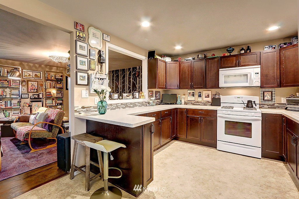 913 Jones Avenue South Renton, WA 98057 - Photo 5 of 25