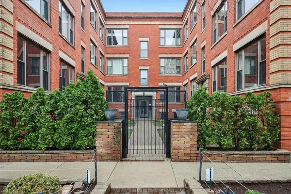 $2,750 | 4134 North Kenmore Avenue, Unit 1, Chicago, IL 60613