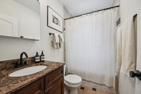 $2,750 | 4134 North Kenmore Avenue, Unit 1, Chicago, IL 60613