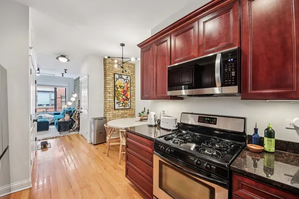$2,750 | 4134 North Kenmore Avenue, Unit 1, Chicago, IL 60613