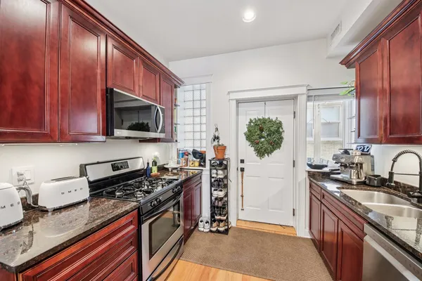 $2,750 | 4134 North Kenmore Avenue, Unit 1, Chicago, IL 60613