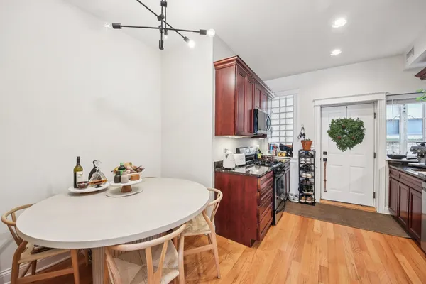 $2,750 | 4134 North Kenmore Avenue, Unit 1, Chicago, IL 60613