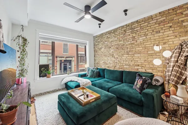 $2,750 | 4134 North Kenmore Avenue, Unit 1, Chicago, IL 60613