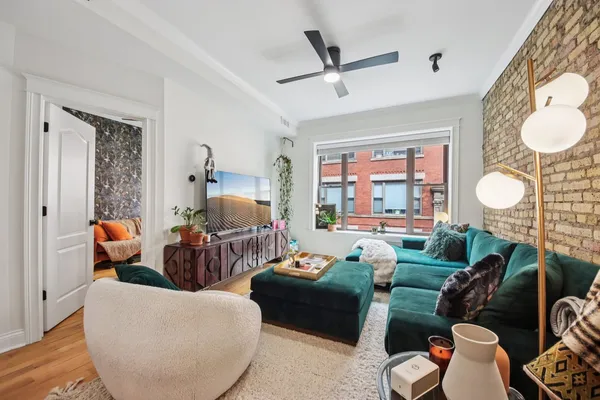 $2,750 | 4134 North Kenmore Avenue, Unit 1, Chicago, IL 60613