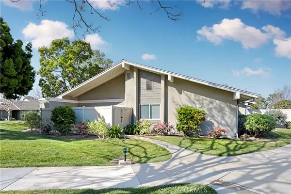 $1,015,000 | 8933 Amador Circle, Unit 1316E, Huntington Beach, CA 92646