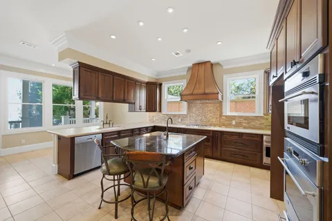 $2,495,000 | 607 East 15th Street, Houston, TX 77008