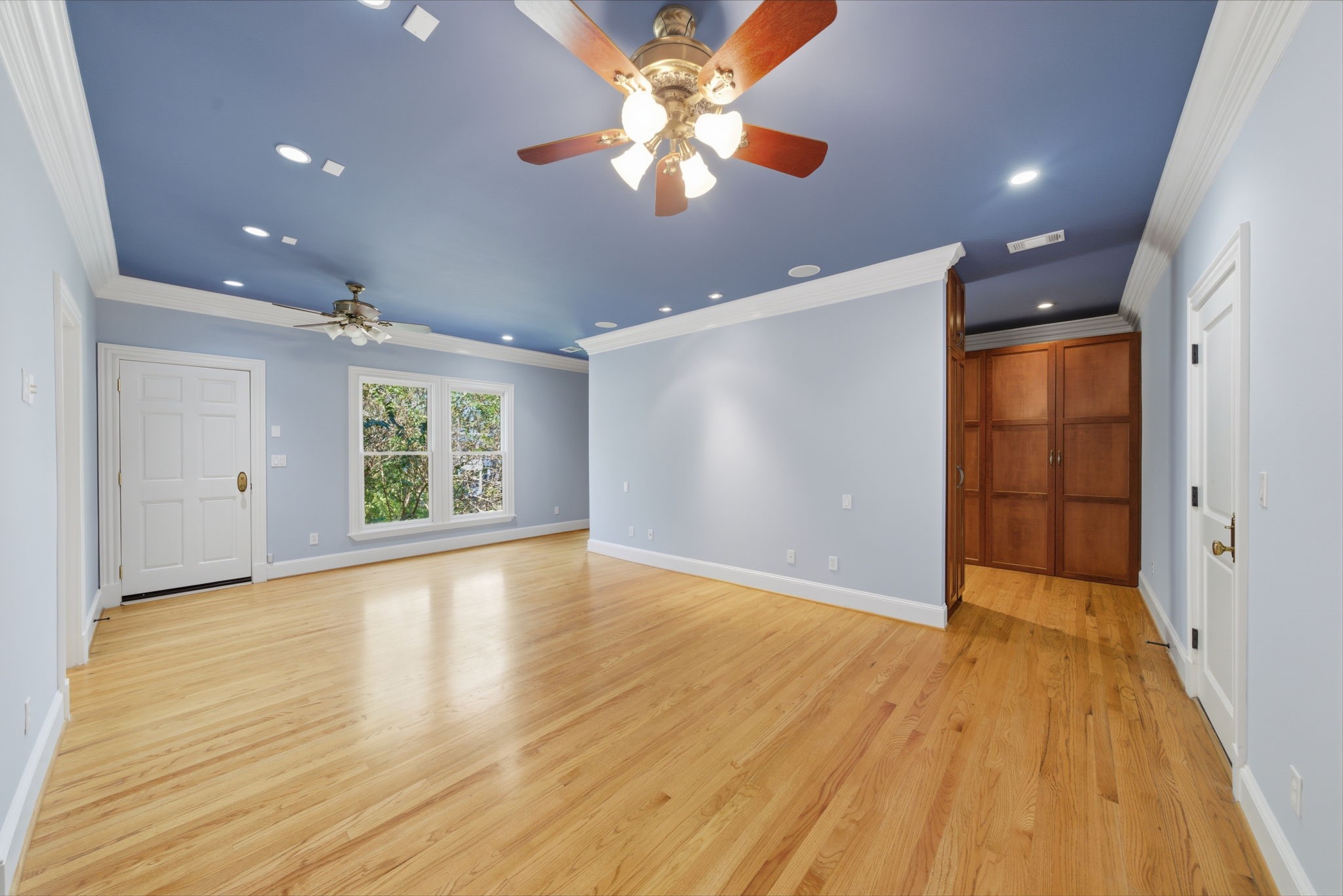 607 East 15th Street Houston, TX 77008 - Photo 26 of 45 a view of an empty room with window and wooden floor
