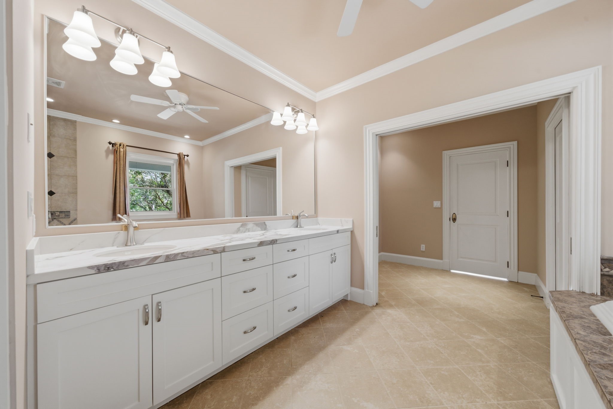 607 East 15th Street Houston, TX 77008 - Photo 27 of 45 a bathroom with a double vanity sink and a mirror