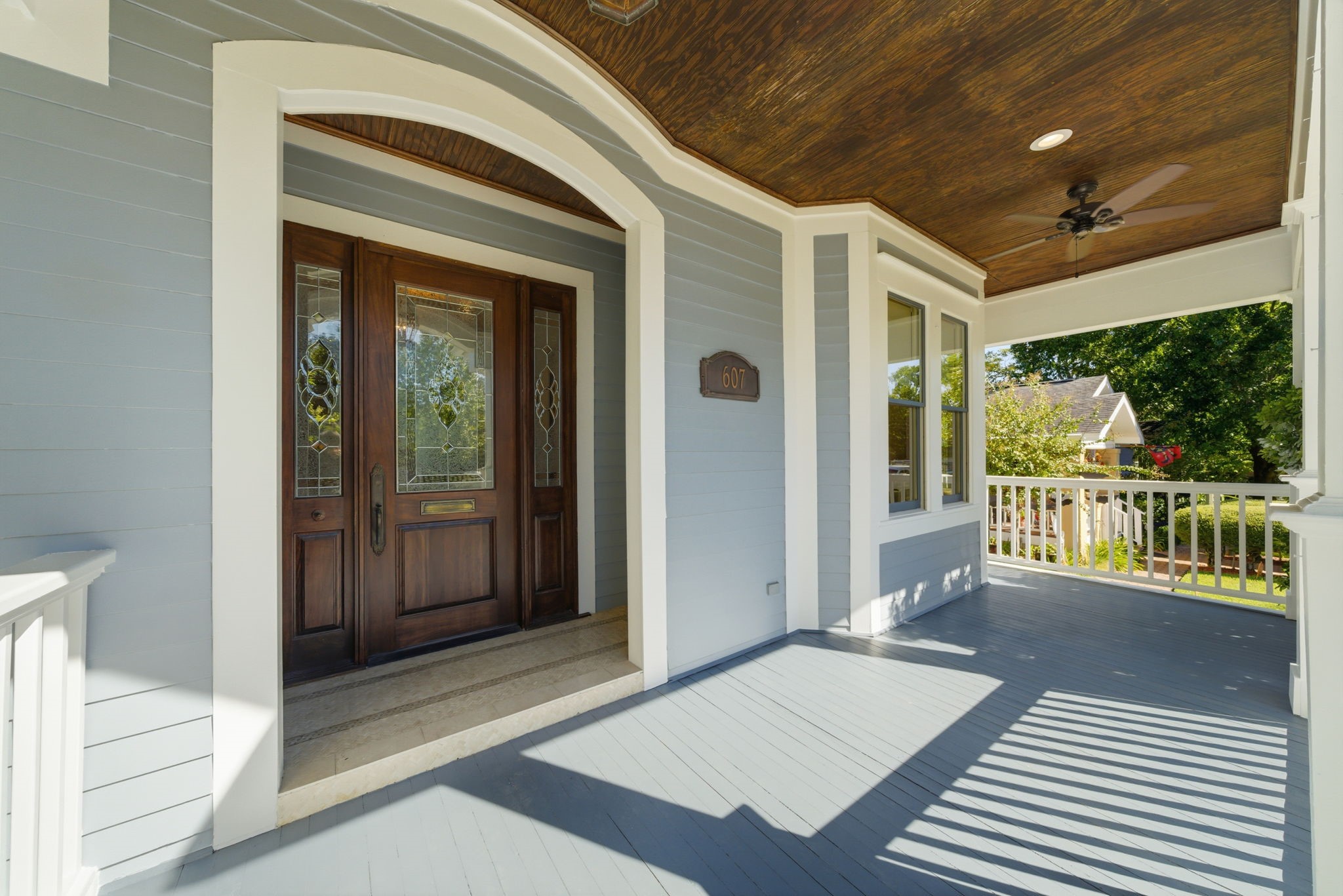 607 East 15th Street Houston, TX 77008 - Photo 3 of 45 a balcony view with a glass door