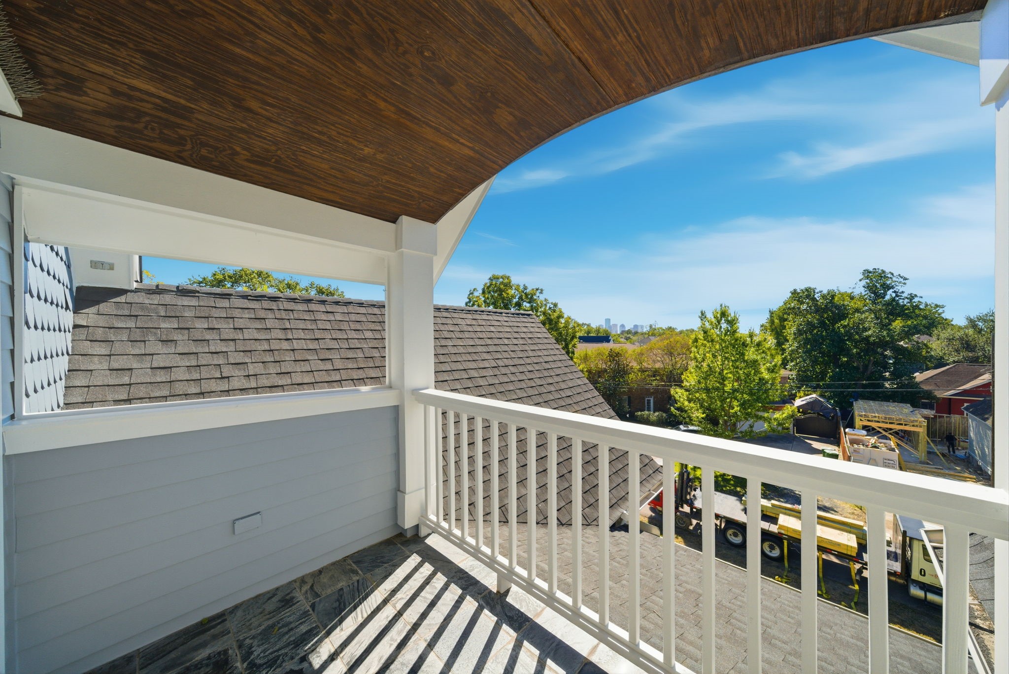 607 East 15th Street Houston, TX 77008 - Photo 35 of 45 a view of balcony with wooden floor
