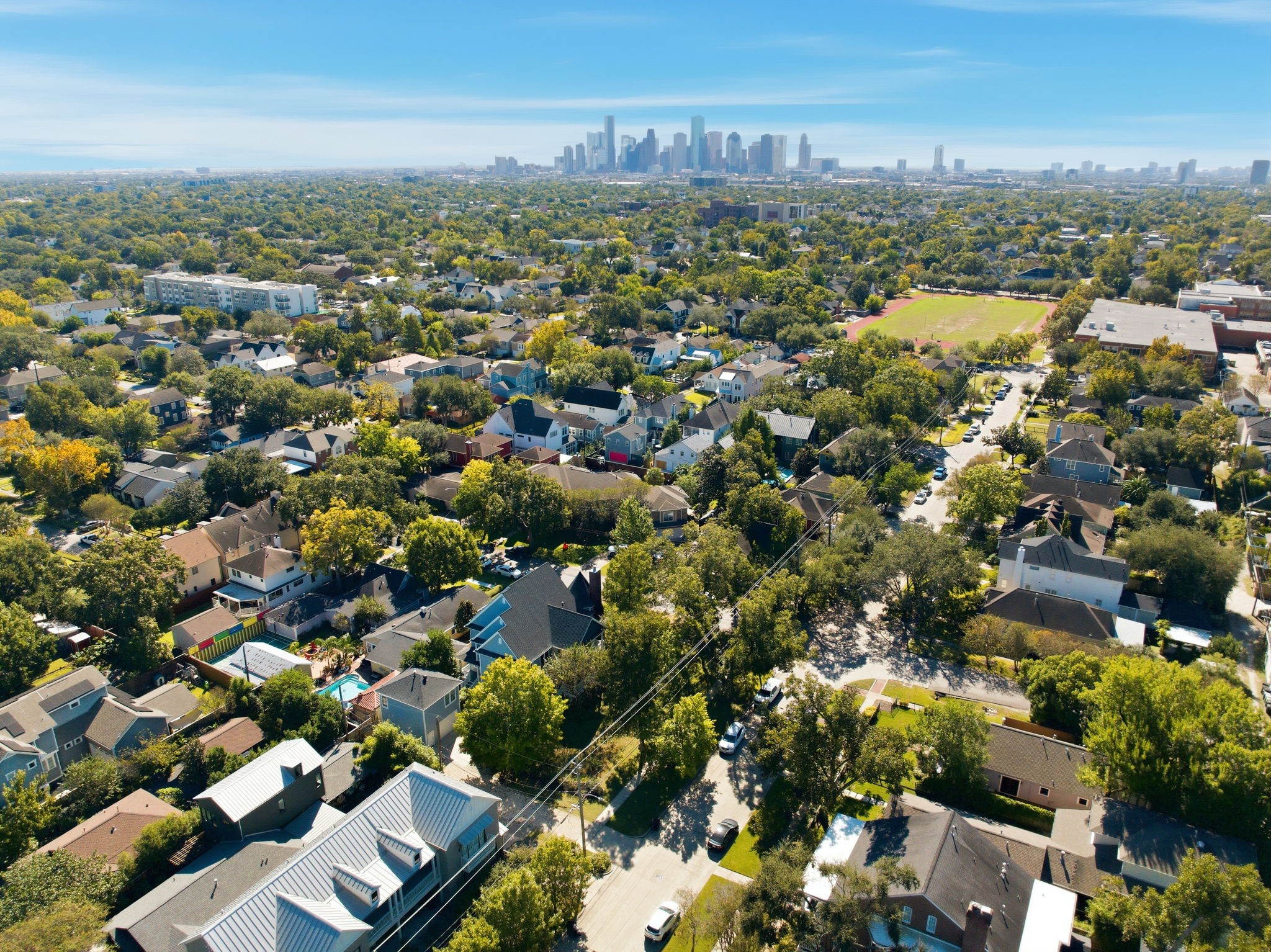 607 East 15th Street Houston, TX 77008 - Photo 39 of 45 an aerial view of a city with lots of residential buildings
