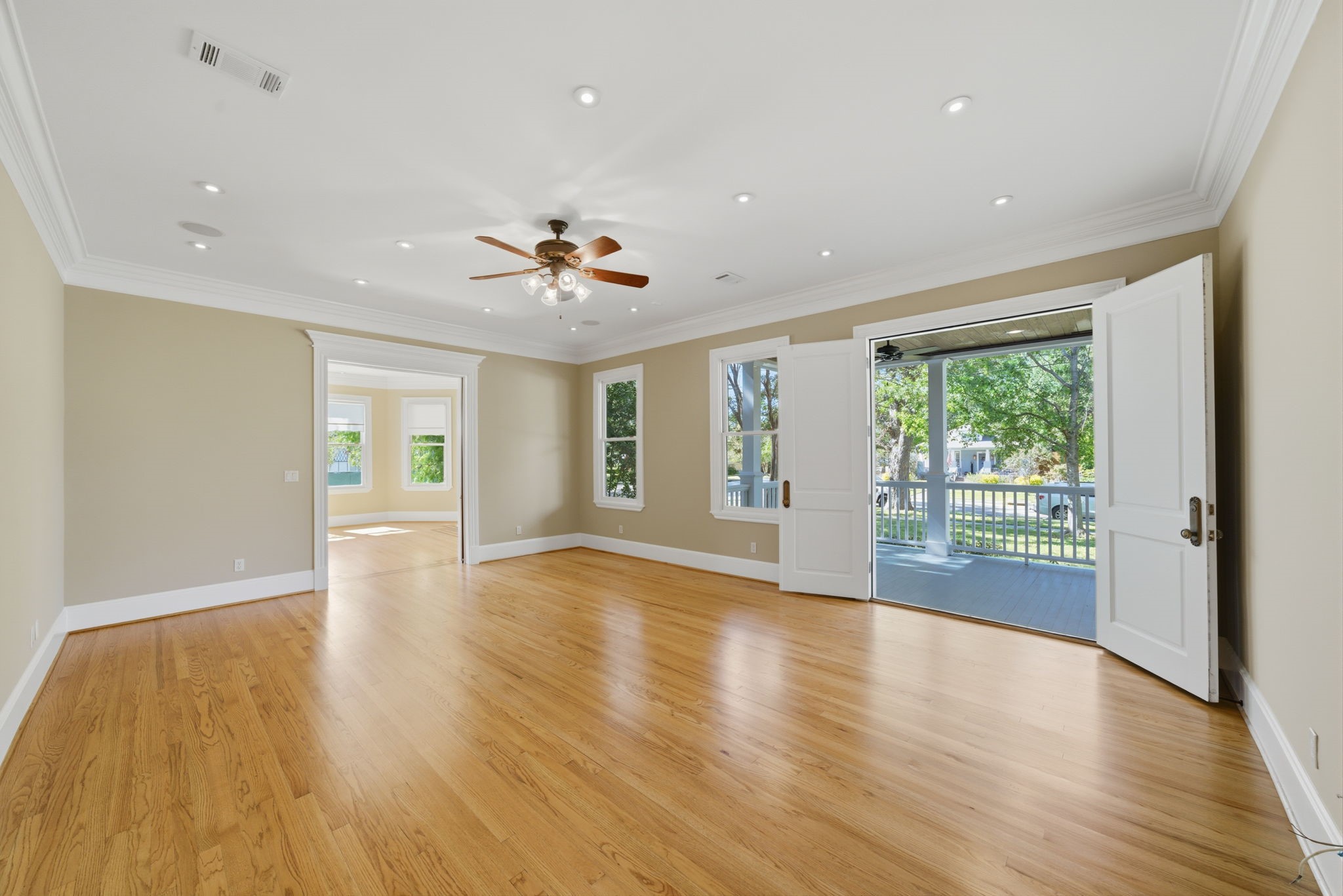607 East 15th Street Houston, TX 77008 - Photo 10 of 45 a view of an empty room with wooden floor and a window