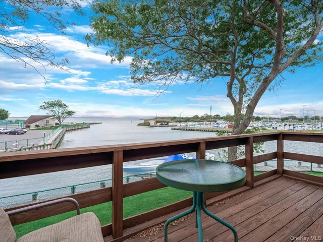 $475,000 | 475 Mariners Way, Copiague, NY 11726