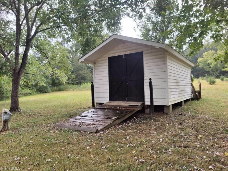 527 Riverview Road Lexington, NC 27292 - Photo 5 of 16