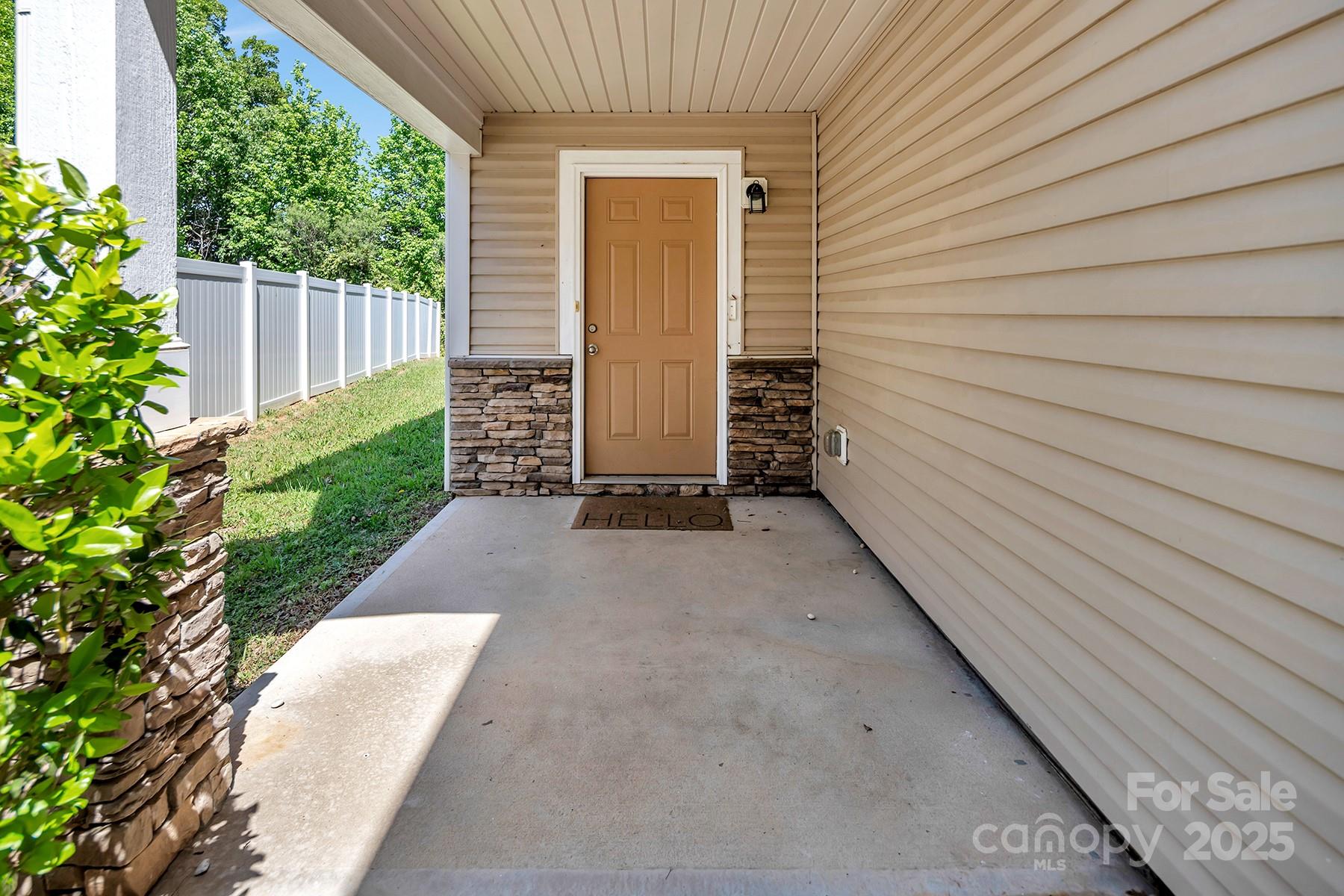 2751 Bramble Ridge Court Charlotte, NC 28215 - Photo 3 of 44