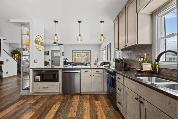 $875,000 | 1749 South Oneida Street, Green Bay, WI 54304