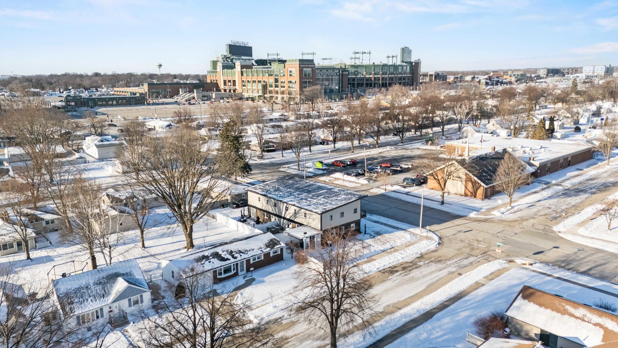 1749 South Oneida Street Green Bay, WI 54304 - Photo 3 of 47