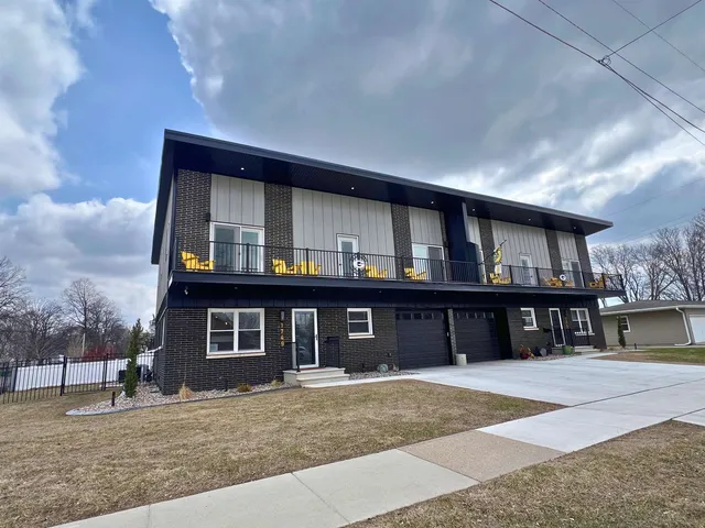 $875,000 | 1749 South Oneida Street, Green Bay, WI 54304