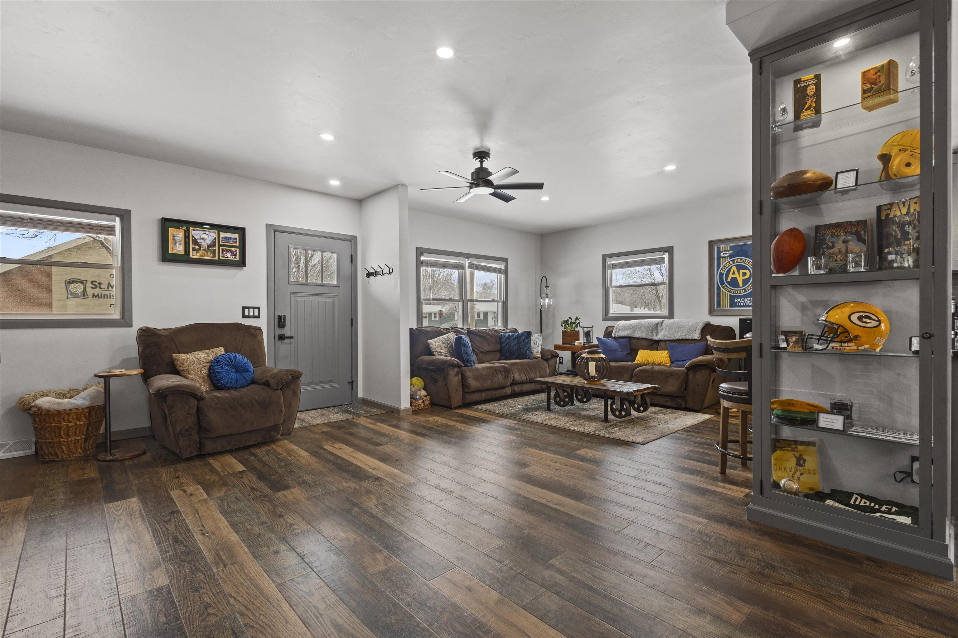 1749 South Oneida Street Green Bay, WI 54304 - Photo 5 of 47