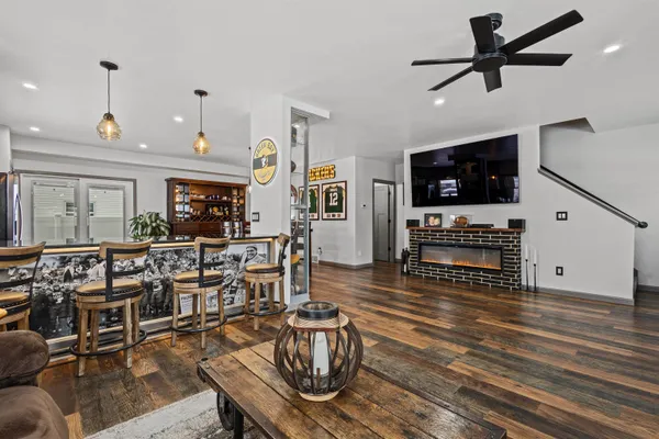 $875,000 | 1749 South Oneida Street, Green Bay, WI 54304