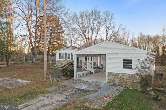 a front view of house with yard