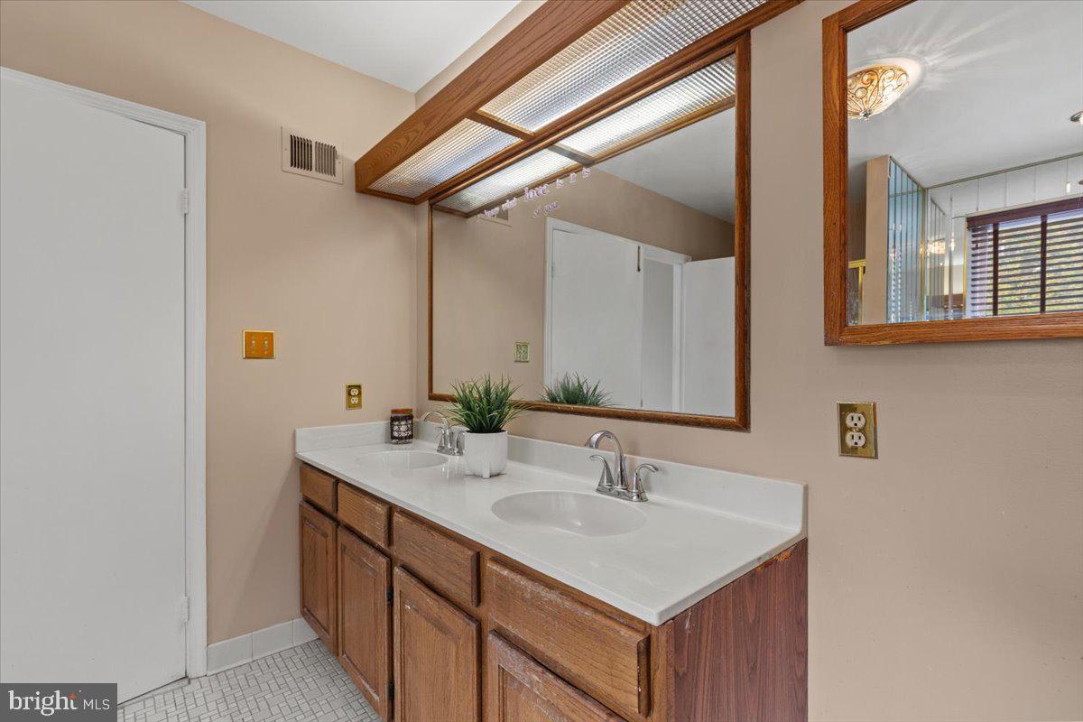 11871 Lexington Drive Dunkirk, MD 20754 - Photo 28 of 56 Bathroom