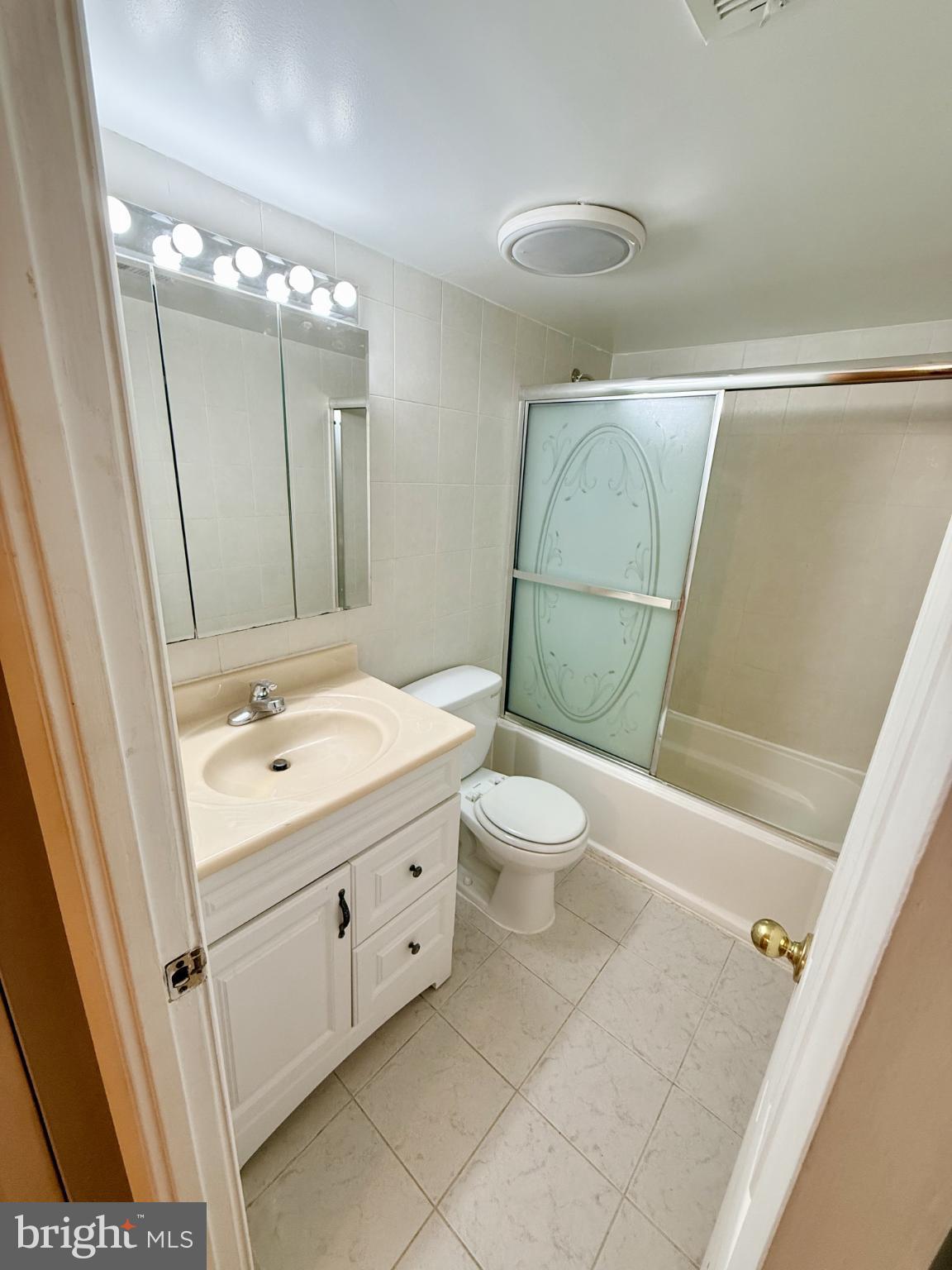 5 Suntop Court, Unit T1 Baltimore, MD 21209 - Photo 5 of 14 Bright and inviting bathroom oasis.